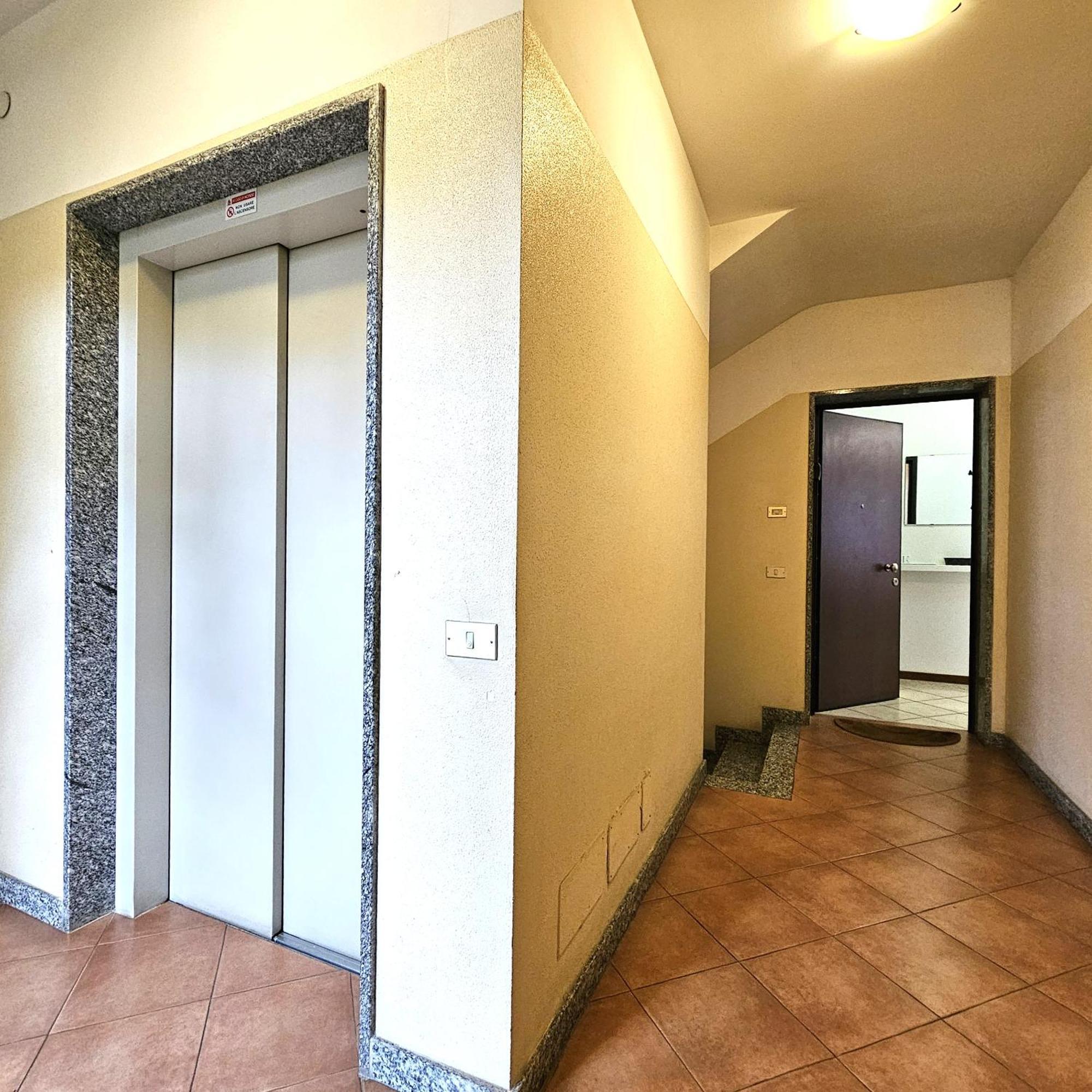 Appartamento Moderno غالاّراتي المظهر الخارجي الصورة